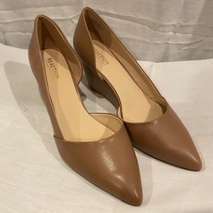 NWOT Kenneth Cole Reaction Nude Wedge Pumps Sz 11